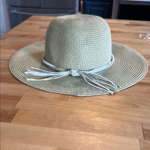 Accessories - Stylish Tan Wide-Brim Hat - lucky 7